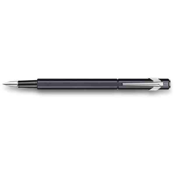 Caran d'Ache Reservoarpenna 849 Metal Black Fine