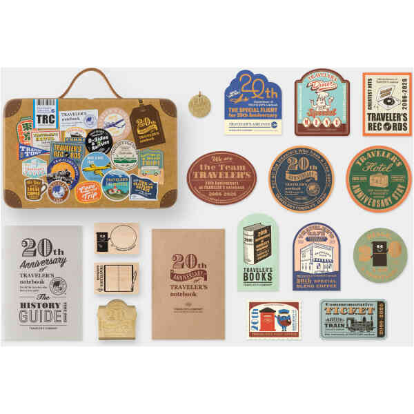 TRAVELER'S notebook 20th Anniversary Customization Set Förbeställ och betala nu för leverans av hela ordern 1 juli 2026