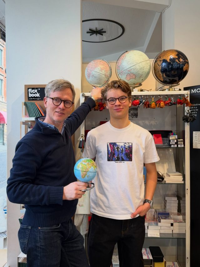 Vi har söndagsöppet kl 12-16 och i butiken möter du idag Sven Petter och Oskar. 🌞 Det är också premiär för jordglober från Troika i såväl butik som webbshop. Vi önskar er alla en skön söndag dag och välkommen till Lexis Papper! 

#söndagsöppet #lundcity #visitlund #lexispapper #troikagermany