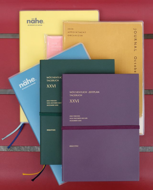 Kalendrar från Hightide! 😊

Hightide 2026 Cotton A5 Monthly Diary, 319 kr 
Cotton has a simple design. The beautiful color of the fabric is its key point. The clear cover keeps the fabric inside clean, so you can use it with peace of mind even if you choose a light-colored cover. Its basic look has earned it support from a wide range of people.

Hightide 2026 Nähe A5 Weekly Vertical Diary, 439 kr 
For those who favour neat lines and no-nonsense organisation, the Hightide 2026 Nähe A5 Weekly Vertical Diary offers an elegantly pared-back approach to planning. Each spread gives you a full week laid out vertically—ideal for those who think in columns rather than chaos. The clean layout, paired with a subtle, muted palette, makes this diary a quietly capable desk companion rather than a scene-stealer.

2026 Hightide Diary Wörter B6, 375 kr
Wörter with a textured vinyl paper cover and horizontal book band – one of the most elegant Hightide planners that comes in four understated colors. The gold foil stamping on the cover gives an antique book vibe.

For those who prefer task-oriented daily management over a timeline. Pioneer of the ”Block Format” specialized for To-Do and Memo sections, gaining popularity in recent years. Clear and legible prints in black ink.
Sundays and holidays printed in distinctive yellow for easy differentiation from weekdays. 

#hightide #japanesestationery #japanesediary #lexispapper #lundcity #visitlund #pappershandel