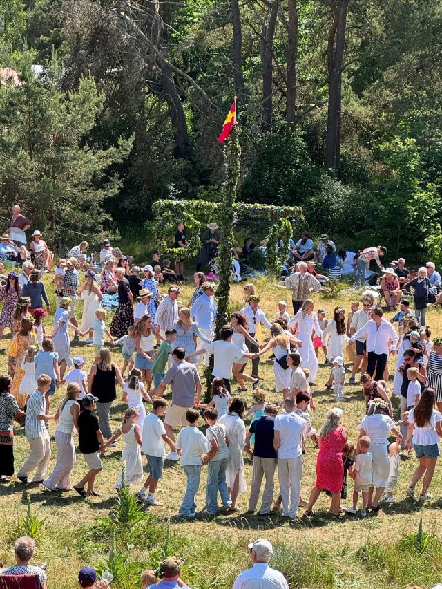 Vi önskar er alla en riktigt Glad Midsommar! 🌸

Vi har stängt hela helgen och ses igen på måndag! 

#midsommar #lundcity #lexispapper