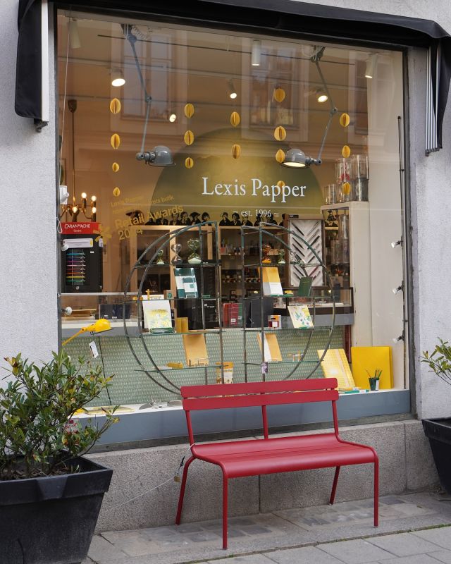 Idag har vi söndagsöppet med nyskyltade och påskfina fönster. Välkommen kl 12-16! 🐣

#söndagsöppet #lundcity #visitlund #lexispapper #pappershandel #stationeryshop #papeterie