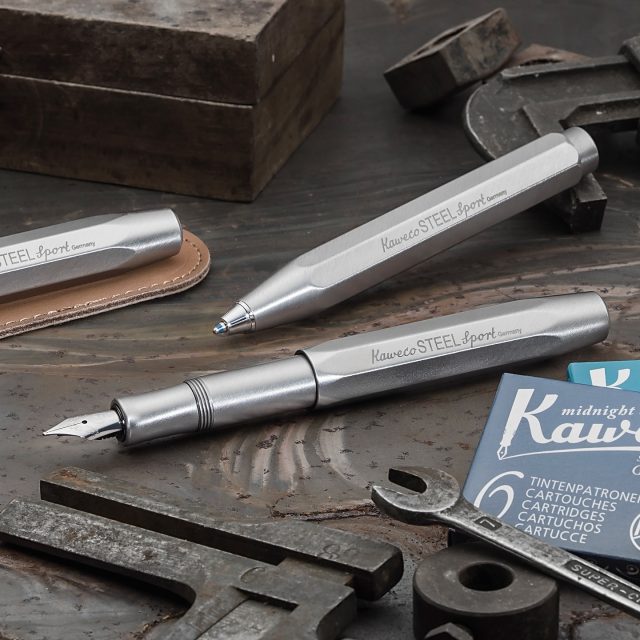 Kaweco uppskattas världen över för sin kvalitet och design. Pennorna tillverkas hantverksmässigt i Nürnberg sedan 1883. Serien ”Sport” med sin hexgonala pennkropp formgavs redan 1911 och finns i mässing, stål, aluminium, brons, ebonit och flera andra material. Till detta kommer klassiska vackra pennor som Liliput och DIA Gold eller Chrome. 

Vi har även ett komplett sortiment av bläck, spetsar av alla bredder, fodral, clips, konverterare och andra accessoarer till dessa fantastiska pennor. Vi vägleder dig gärna på vägen till att hitta din perfekta penna. Kanske är den allra bästa student- och examenspresenten just en penna av hög kvalitet och god design! 

Bilder: 
1-5  Kaweco Sport i olika varianter
6-8  Kaweco Liliput i olika varianter 
9  Kaweco DIA2 i gold respektive chrome
10  Tillbehör som bläck, stift, clips och konverterare 

Pennorna finns i en mängd olika utföranden, material och varianter: reservoar, kulspets, gel roller och stift.

#kaweco @kaweco.germany #lexispapper #lundcity #pappershandel
