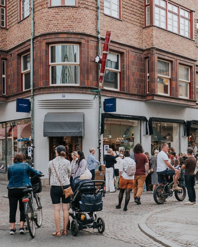 ⭐️ LOPPIS! ⭐️ Lördag och söndag från kl 10 har vi loppis utanför vår butik. Vi tar paus när karnevalståget passerar men fortsätter sedan till kl 18. 

Vi säljer sådant som blivit över, som utgått ur sortimentet eller som fått ny förpackning.

Emil & Oskar kommer även att sälja böcker inom design, konst, trädgård och skönlitteratur. Och kanske något mer: )

Varmt välkommen!

#lexispapper #lundcity #visitskåne #visitlund #loppis