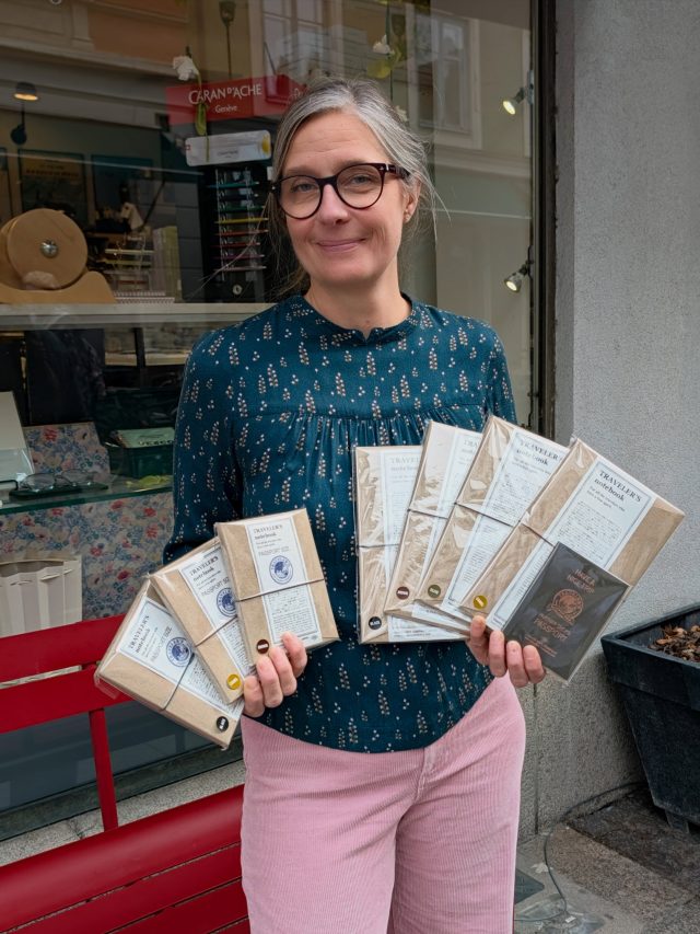 Till alla er som väntat på Traveler’s Notebooks har vi glädjen att meddela att de åter finns i lager! 😊

Regular size finns i black, brown, camel och olive, och Passport size finns i black, blue, camel & brown. 🍁

#travelersnotebooks #travelerscompany ##lexispapper #lundcity